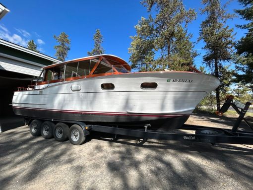 1958 CHRIS-CRAFT 32' SEDAN CRUISER