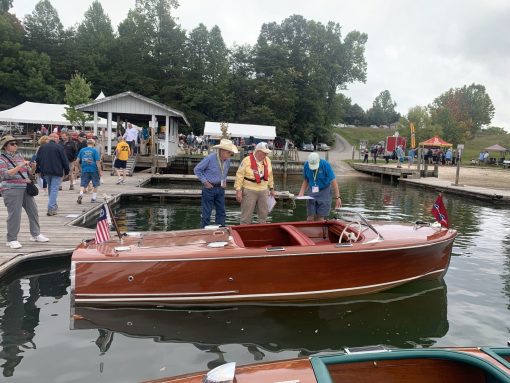 1946 CHRIS-CRAFT 17' DELUXE RUNABOUT - Image 2