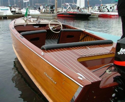 1958 CHESTNUT 16' RUNABOUT